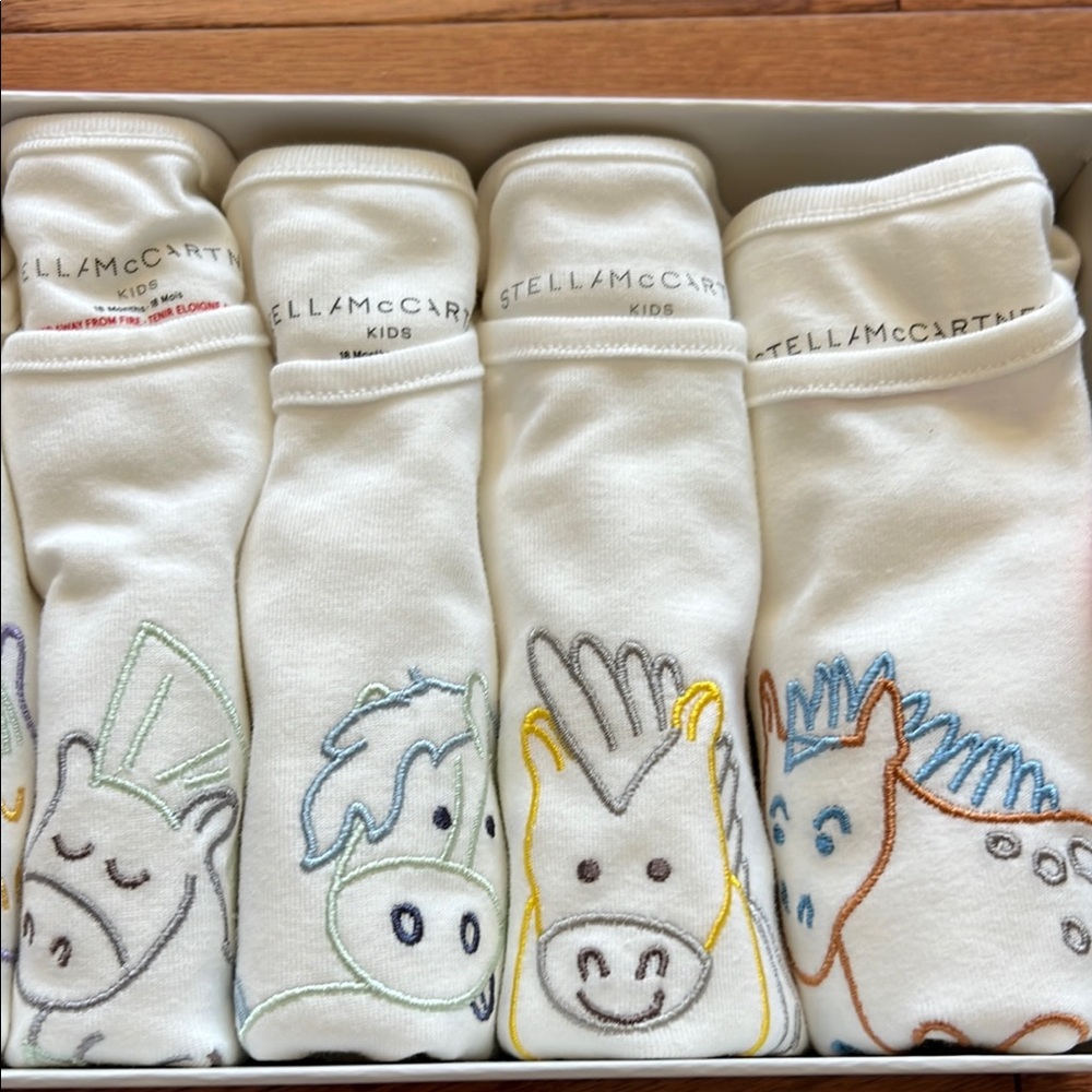 Stella McCartney kids long sleeve onesie gift set ! NWT set of 7 sz 18th - Picture 3 of 7